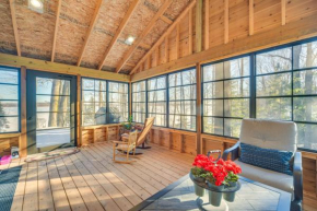 Boat Dock, Full Gym Waterfront Nelson Lake Gem!